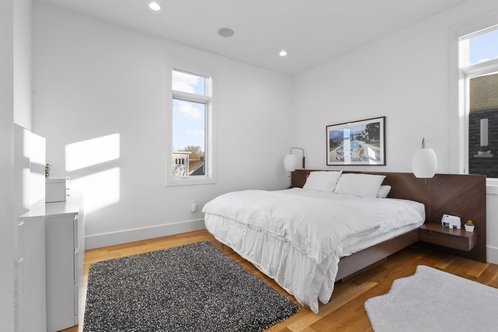 5 Mohawk St, South Boston