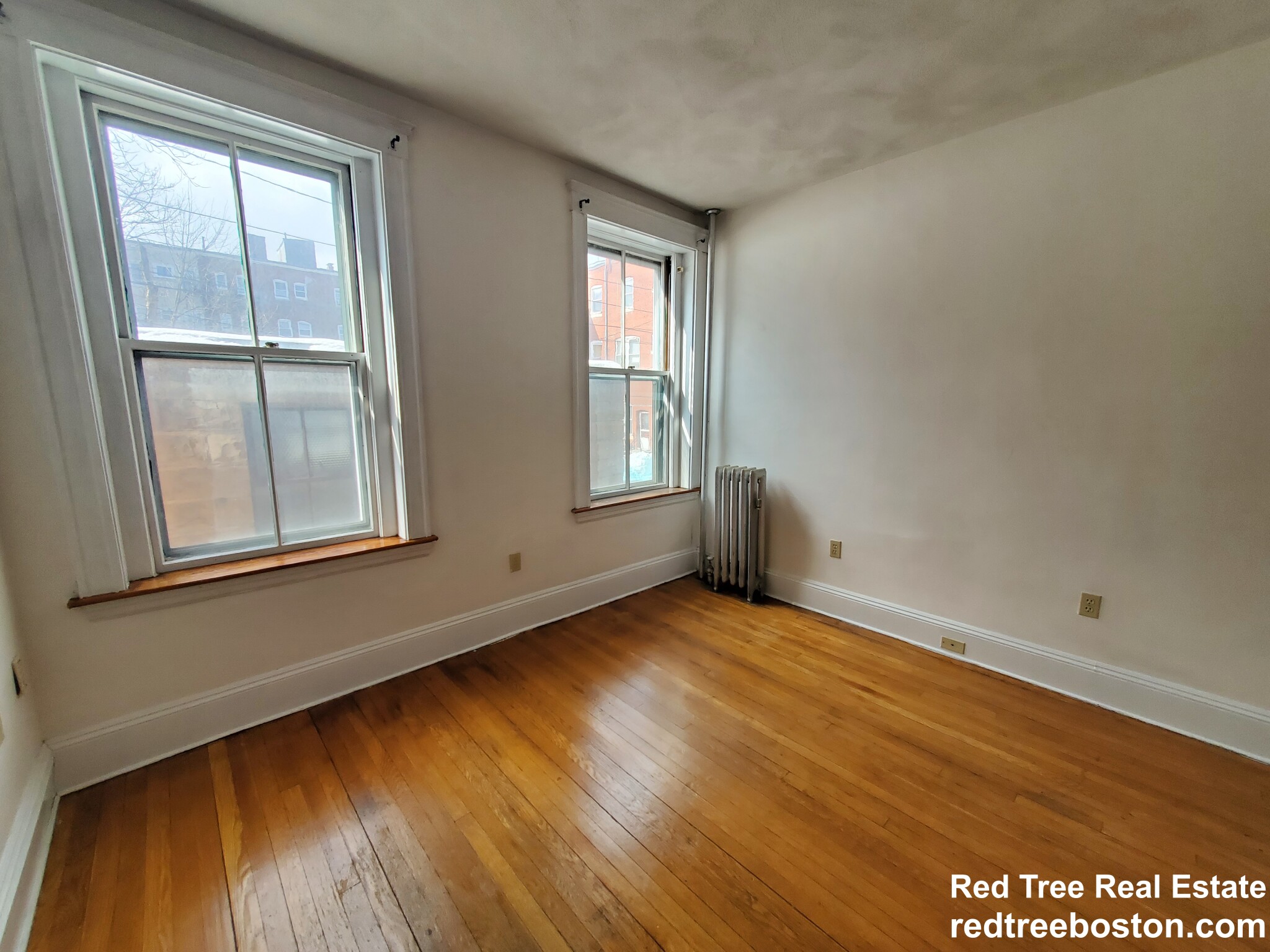 1677 Beacon St, Washington Square