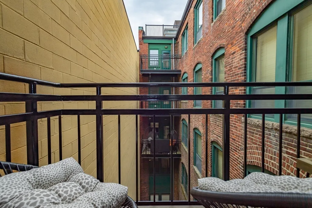 755 Boylston St, Back Bay