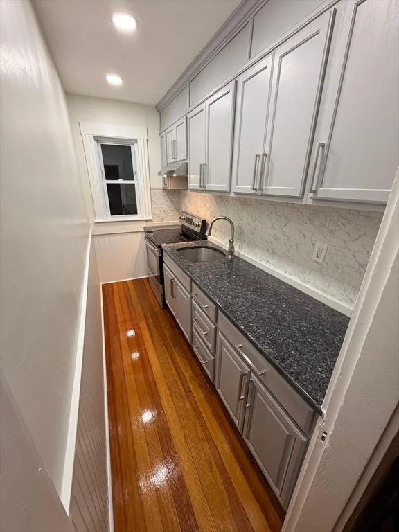 10 Elsmere Ave, Methuen