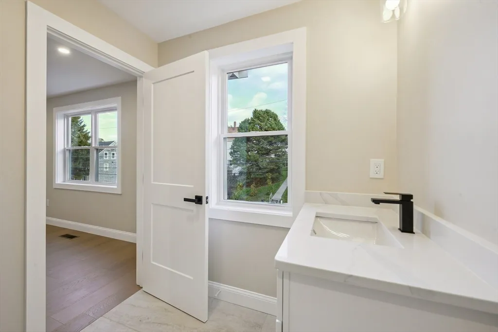 122 Stowe St, Fall River