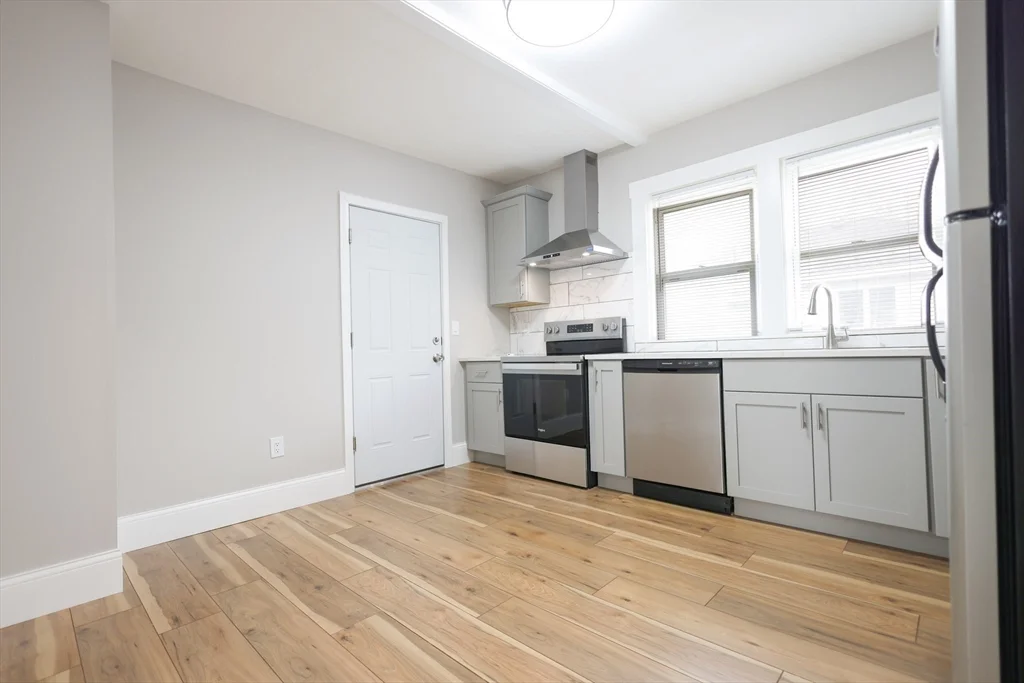 31 Graham St, Quincy