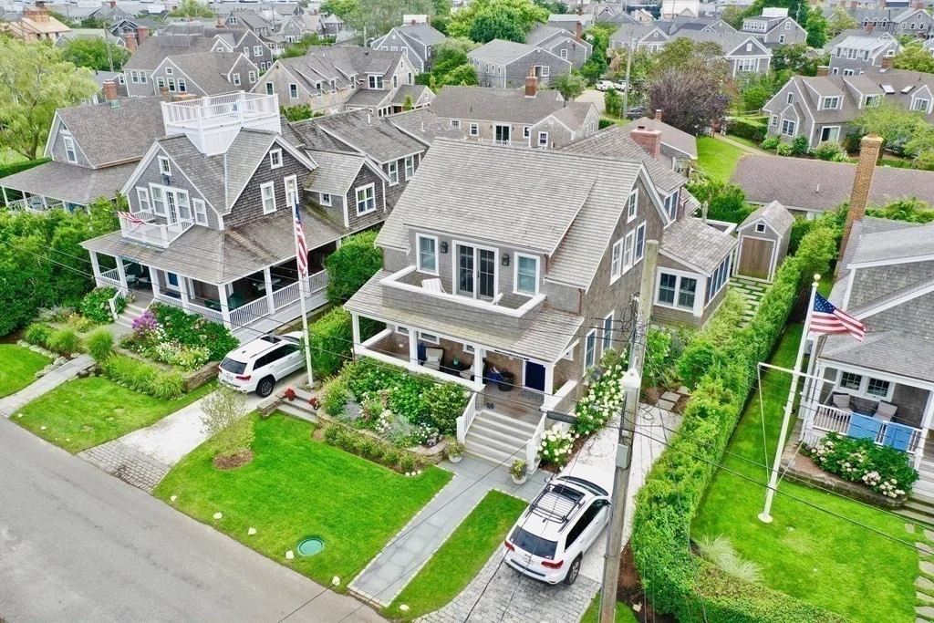 12 East Lincoln Ave, Brant Point