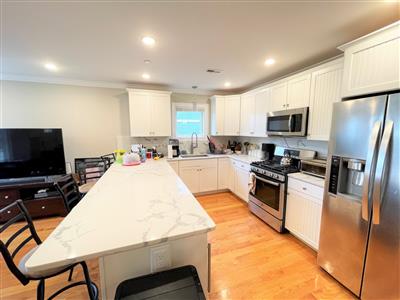 90 Holland St, Davis Square