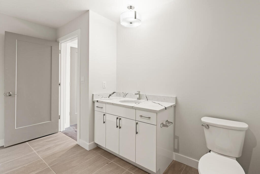 30 Collins Ave, Saugus