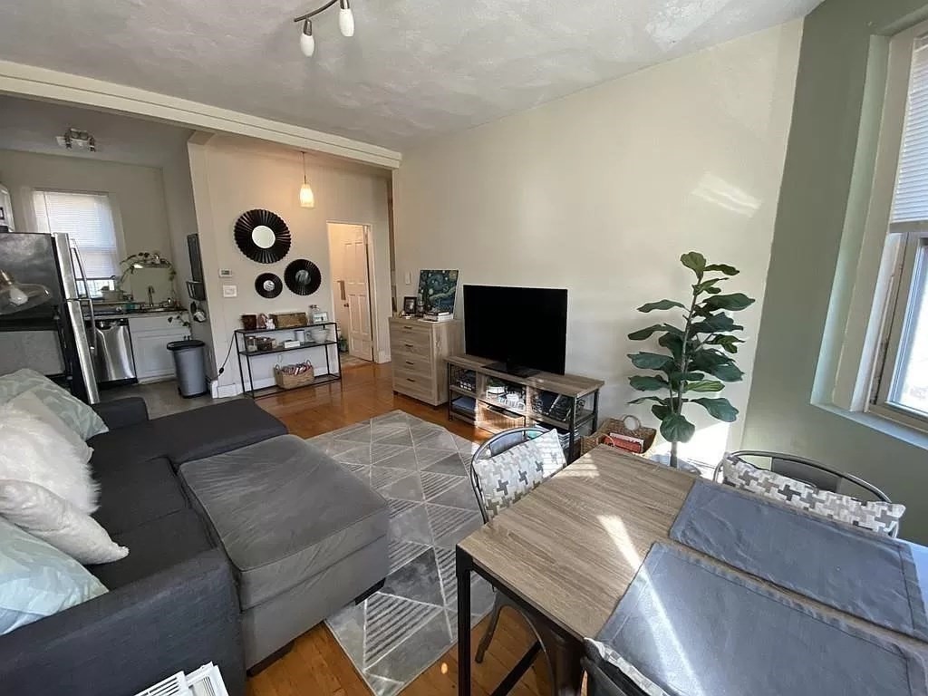 1665 Commonwealth Ave, Brighton