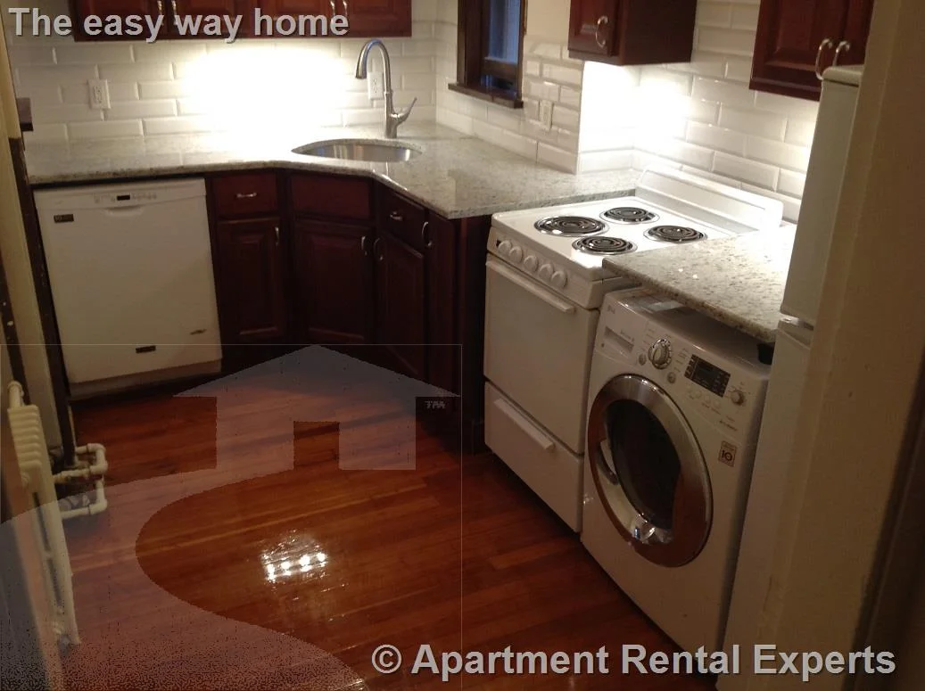 26 Dover St, Davis Square