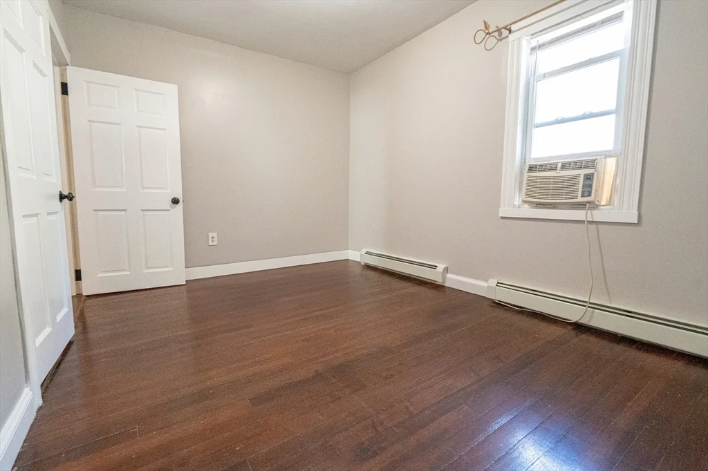 28 Harding Ter, Dedham