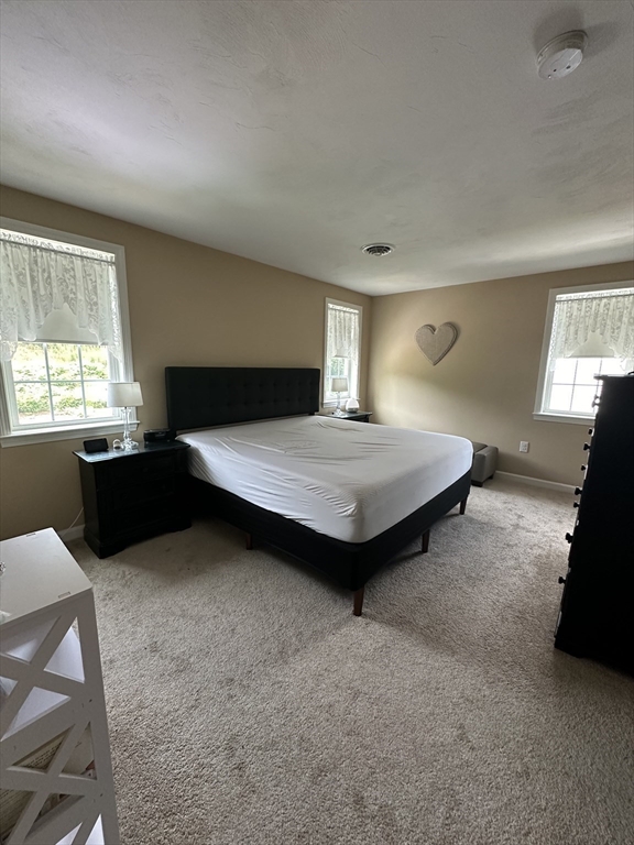 23 Skyview Dr, Millbury