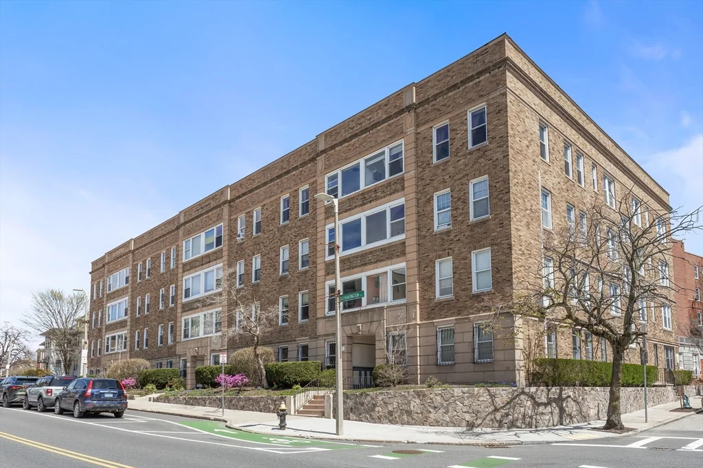 242 S Huntington Ave, Jamaica Plain