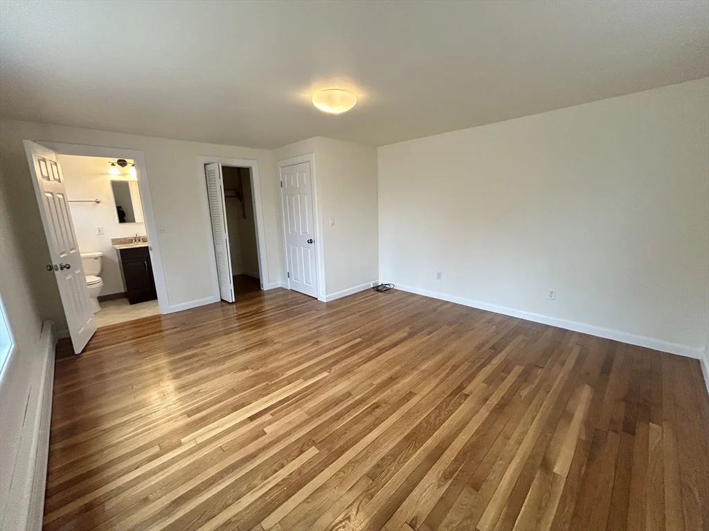 75 Marlboro Rd, Southborough