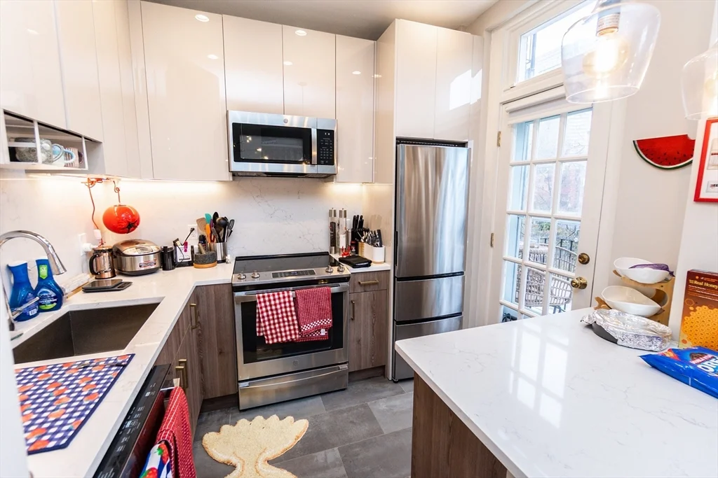 209 W Newton, Back Bay