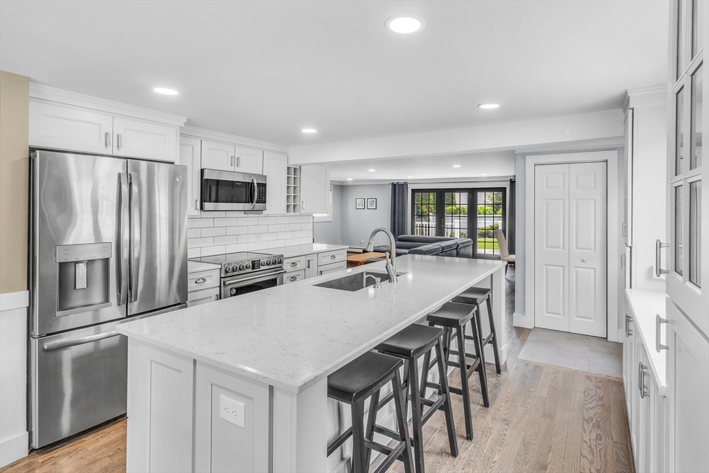 4 Oakridge Ave, Natick