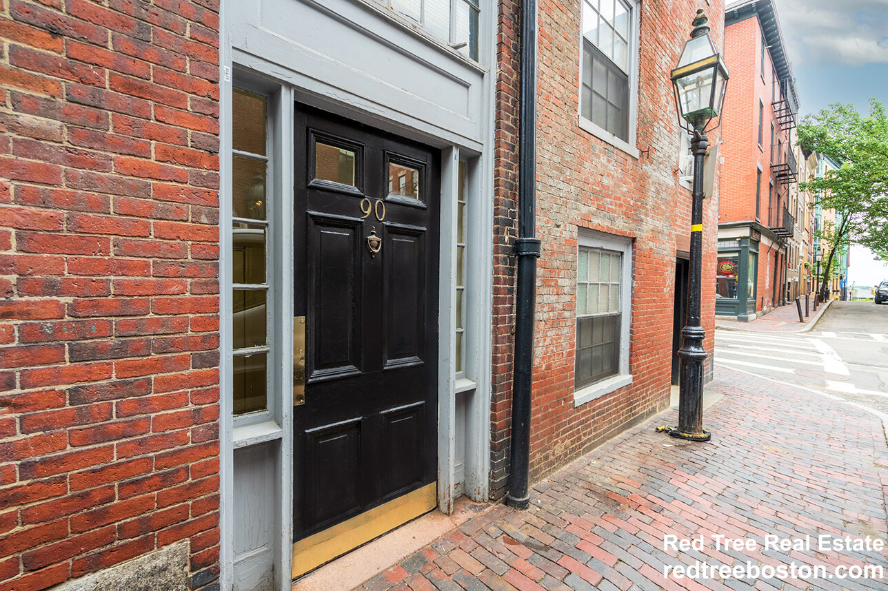 90 Myrtle St, Beacon Hill