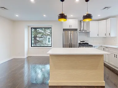 13 Clark Ave, Chelsea