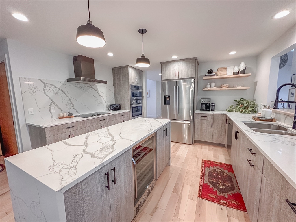 15 Thoreau Dr, Easton