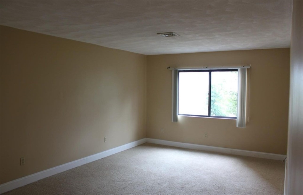 677 Quincy Shore Dr, Quincy