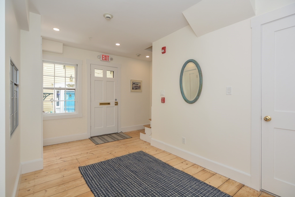 9 State St, Marblehead