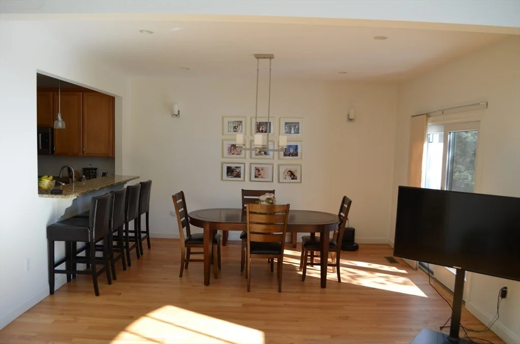 92 Johnson Woods Dr, Reading