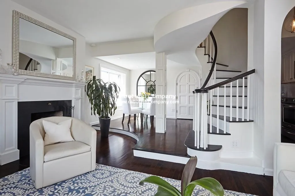 124 Beacon St, Back Bay