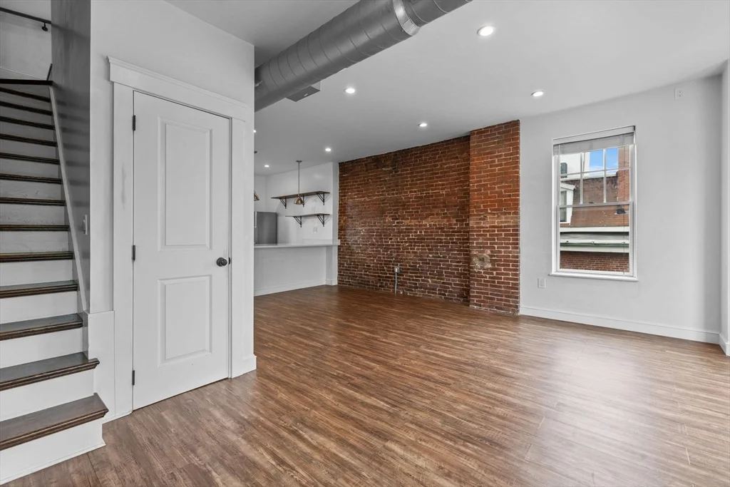 103-105 Broadway, Chelsea