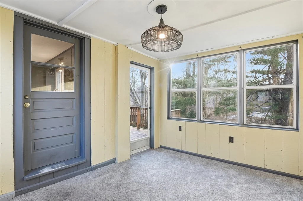 16 Liberty Dr, Shrewsbury