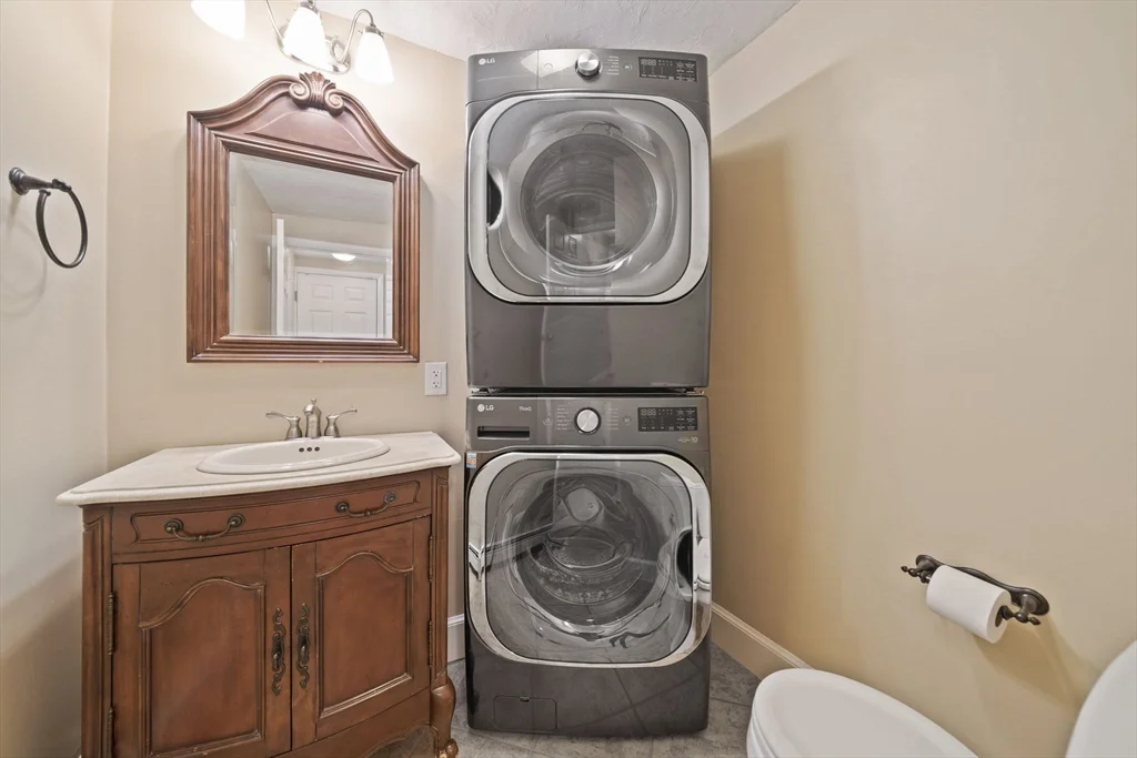 114 Main St, Norwell