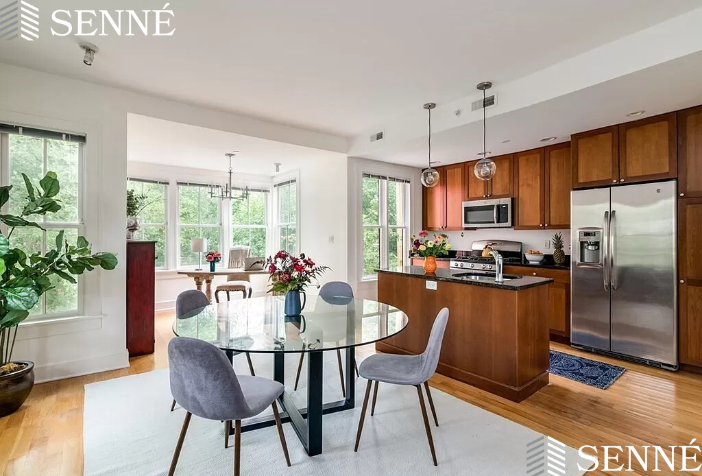 18 Whitney Ave, Cambridgeport