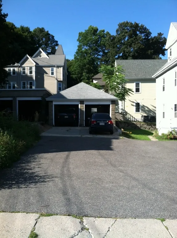 129 Brooks St, Oak Square