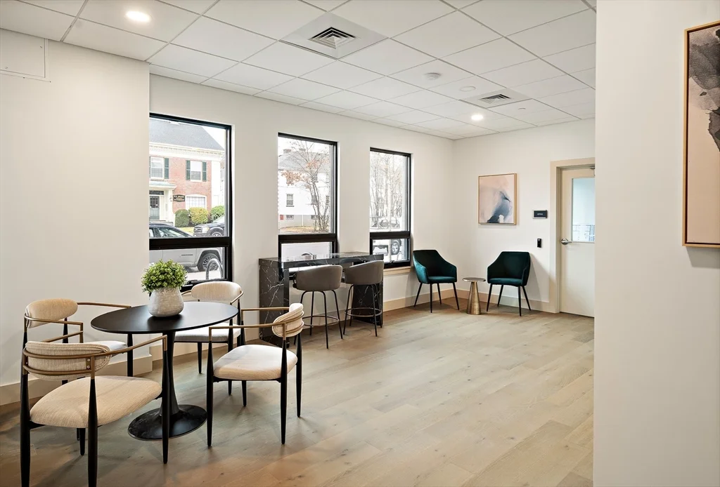 1025 Massachusetts Ave, Arlington Heights