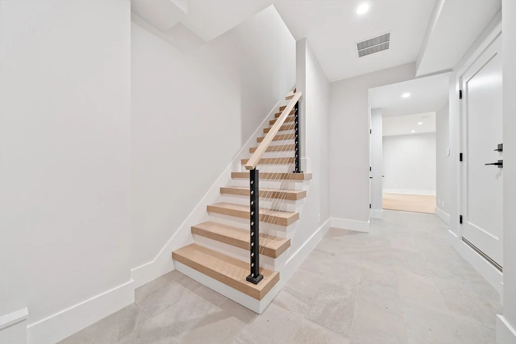 94 Thurston Rd, Newton Upper Falls