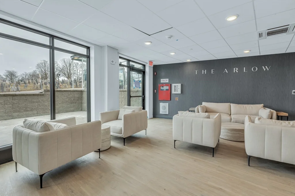 375 Cummins Highway, Roslindale