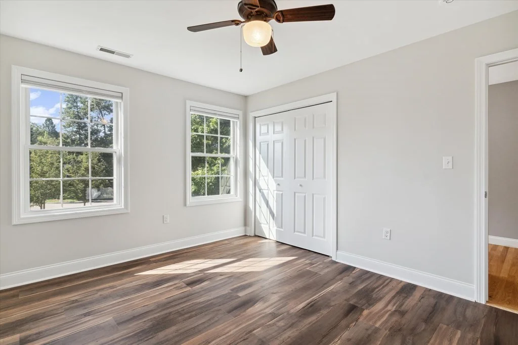 19 Benjamin Ln, Reading