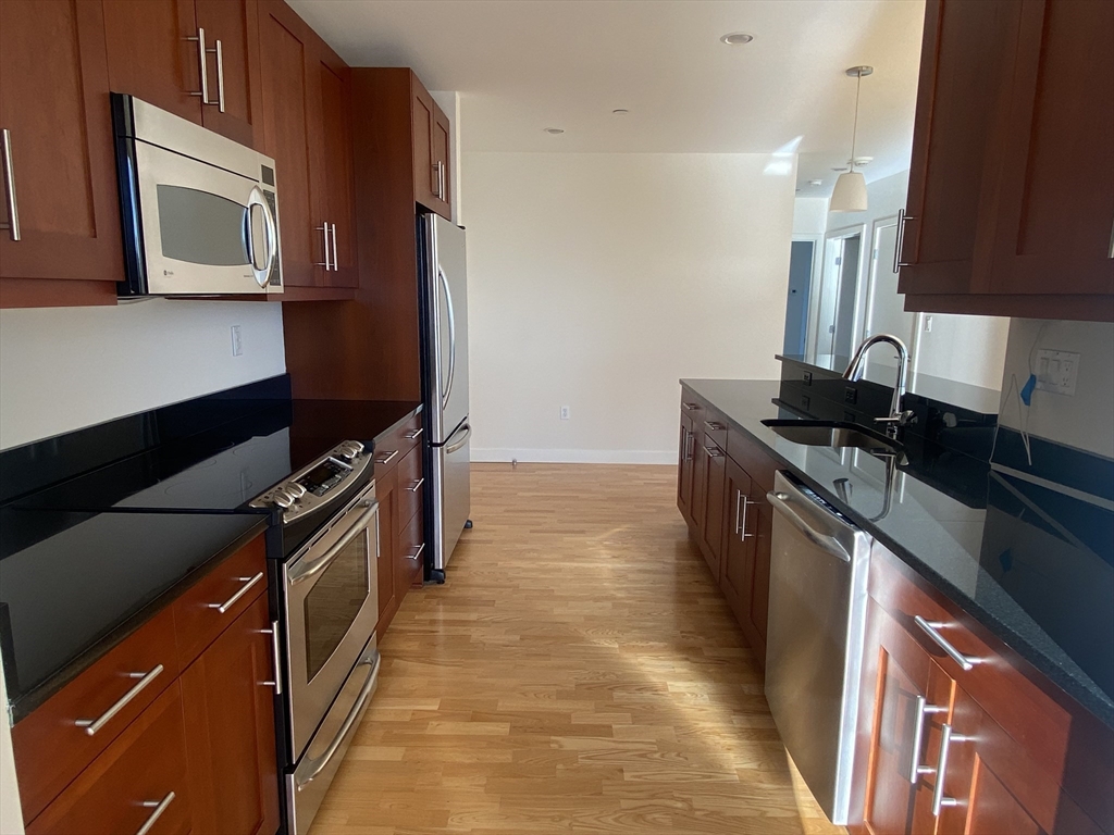 100 Station Landing, Medford