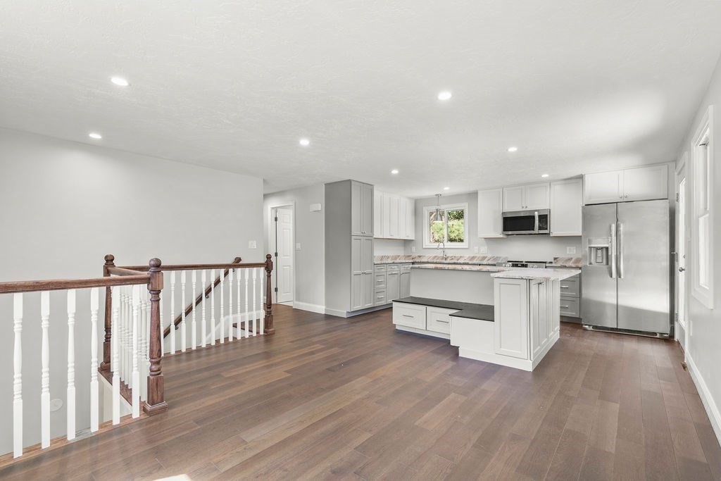 17 Minuteman Ln, Plymouth