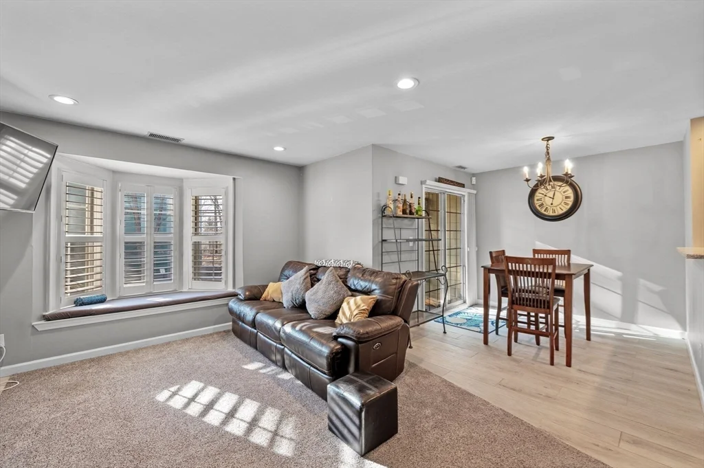 709 Gazebo Cir, Reading