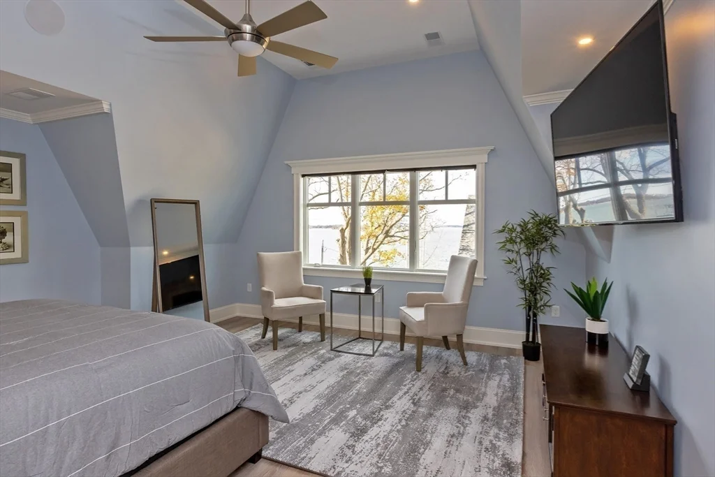 25 Cushing Ave, Crow Point