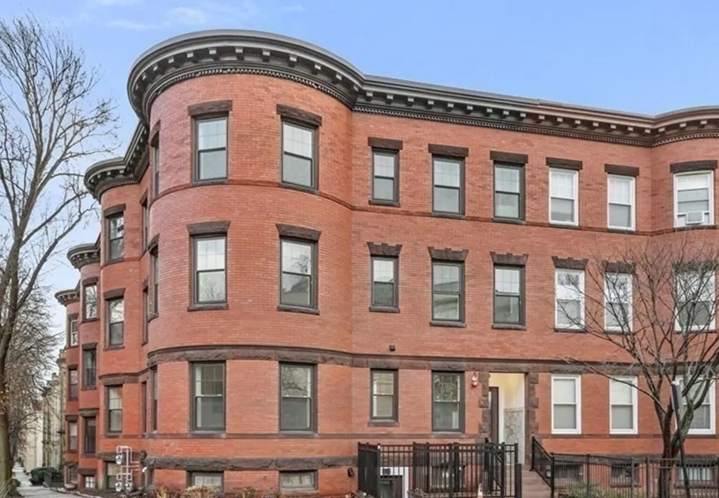 65 Pleasant St, Coolidge Corner