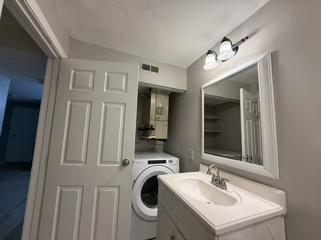 34 Walden Dr, Natick