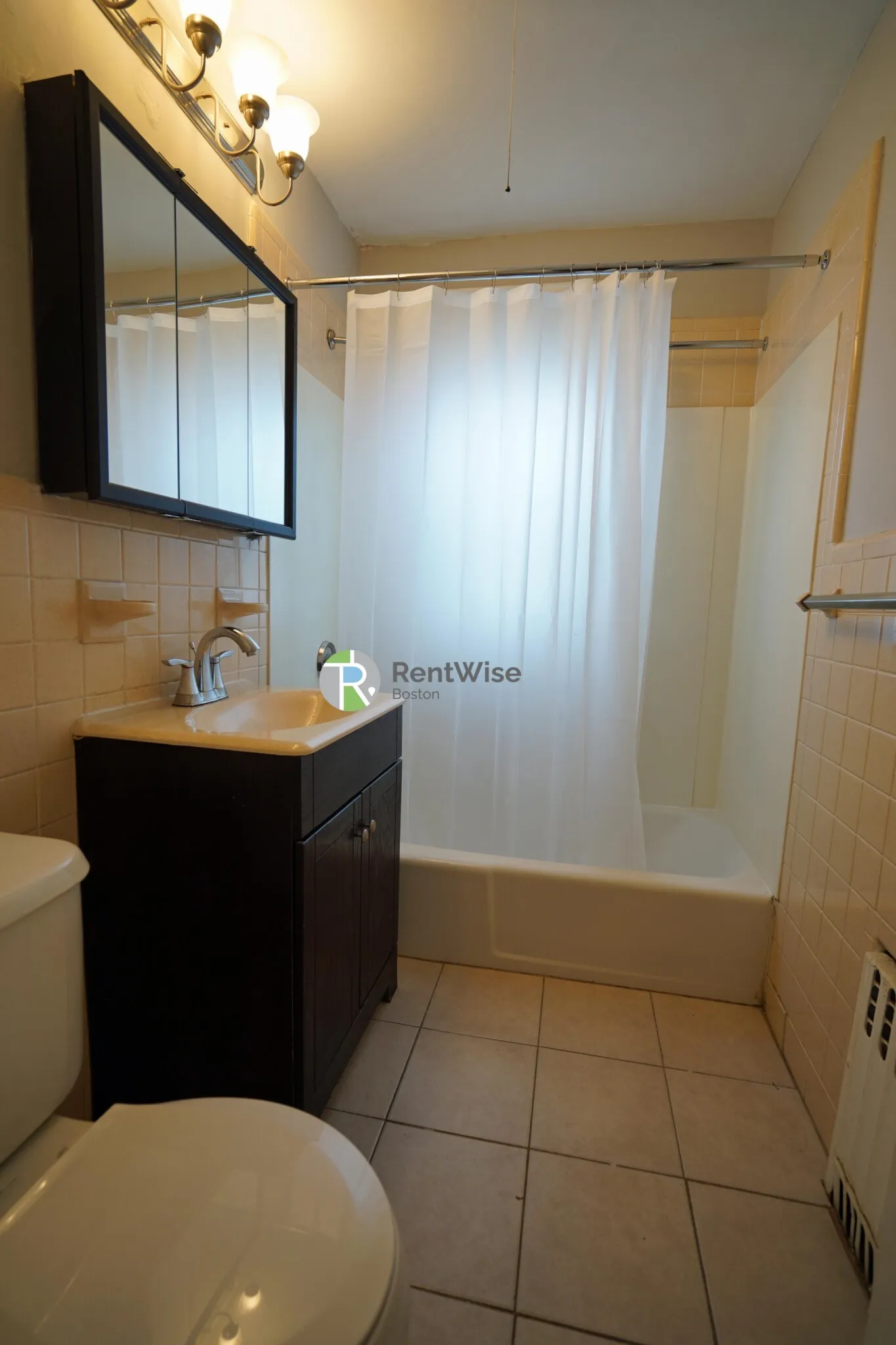 136 Arlington St, Oak Square