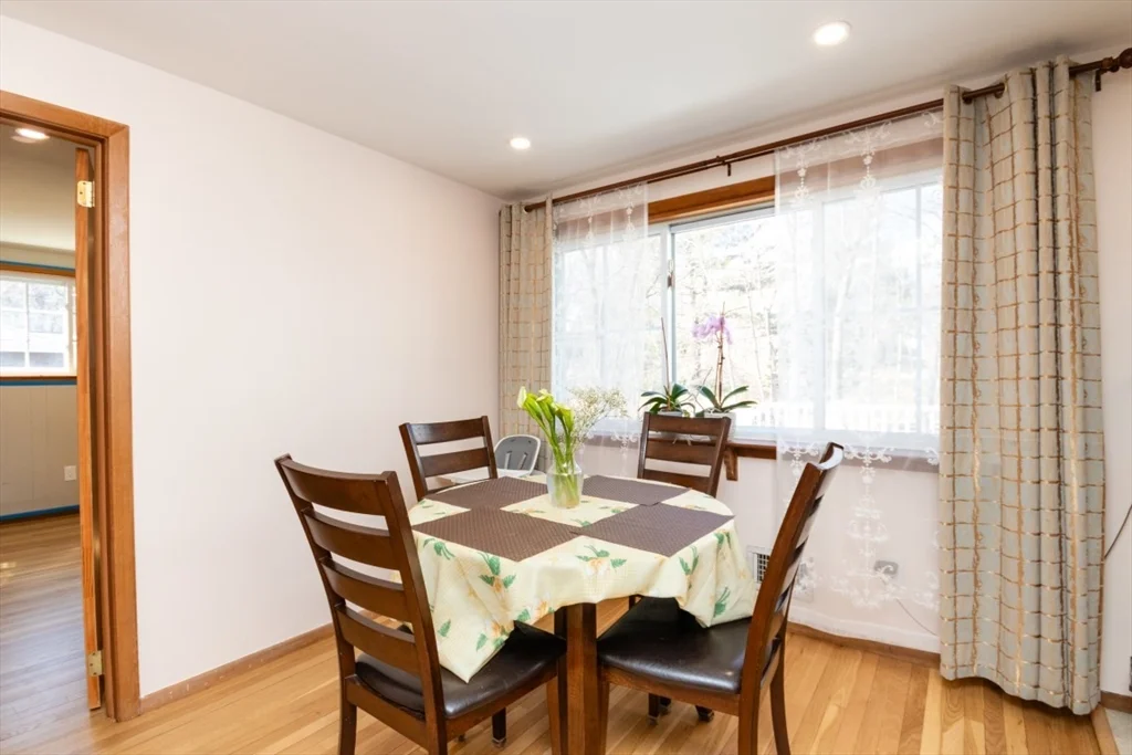 22 Livoli Rd, Framingham