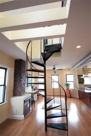 176 Hillside St, Mission Hill