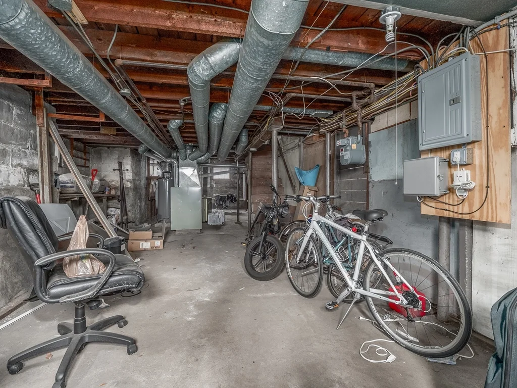 81 Bristol Rd, Medford