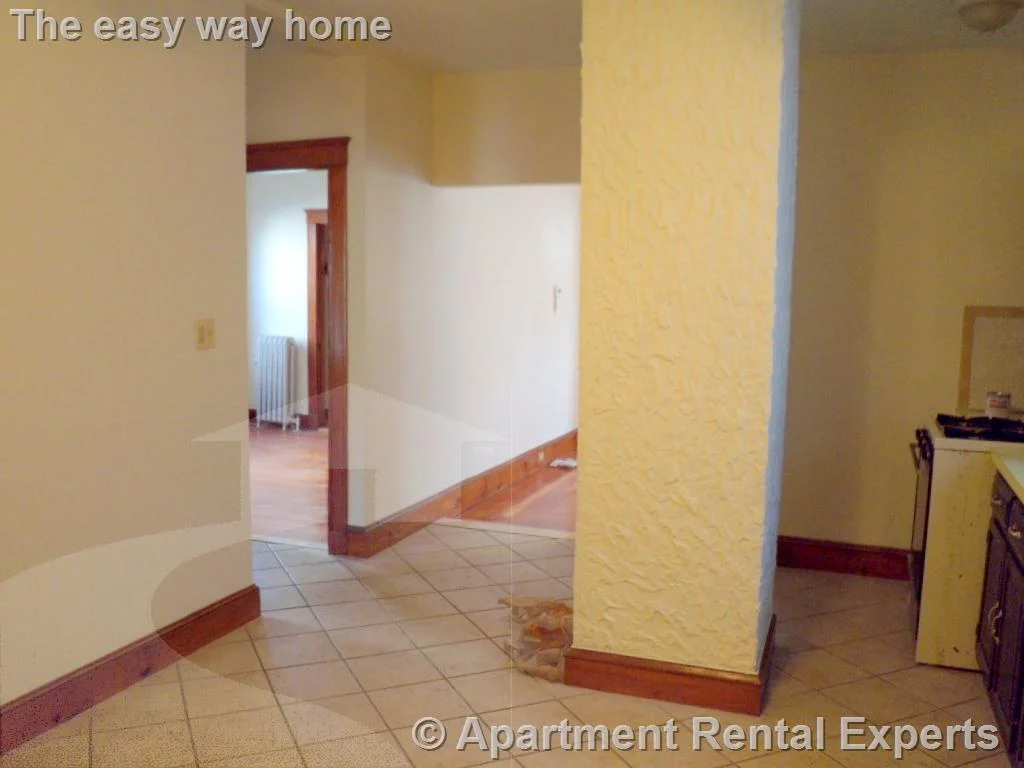 40 Kenmere Rd, Medford Square