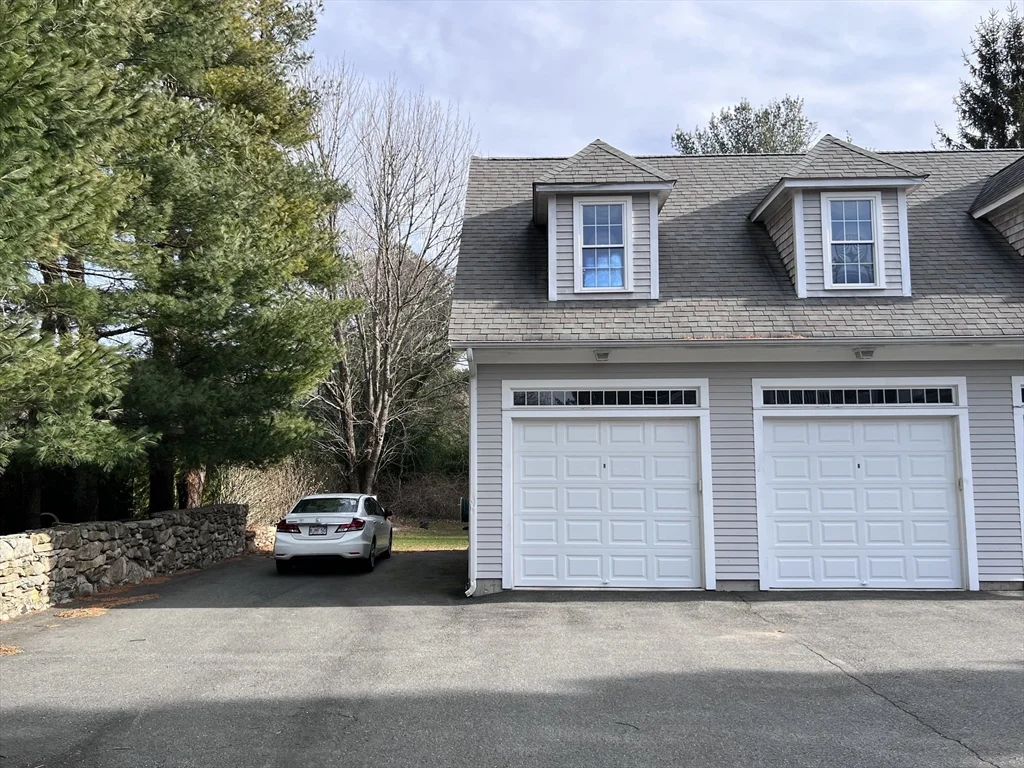 66 Tucker Ln, Dartmouth