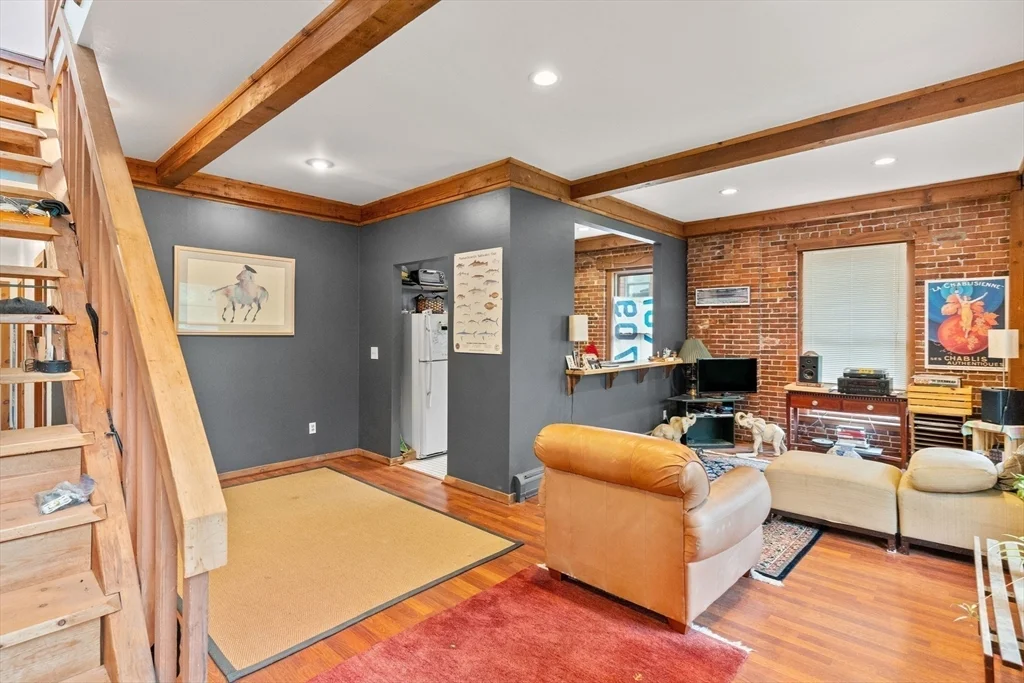 100-102 Main St, Gloucester