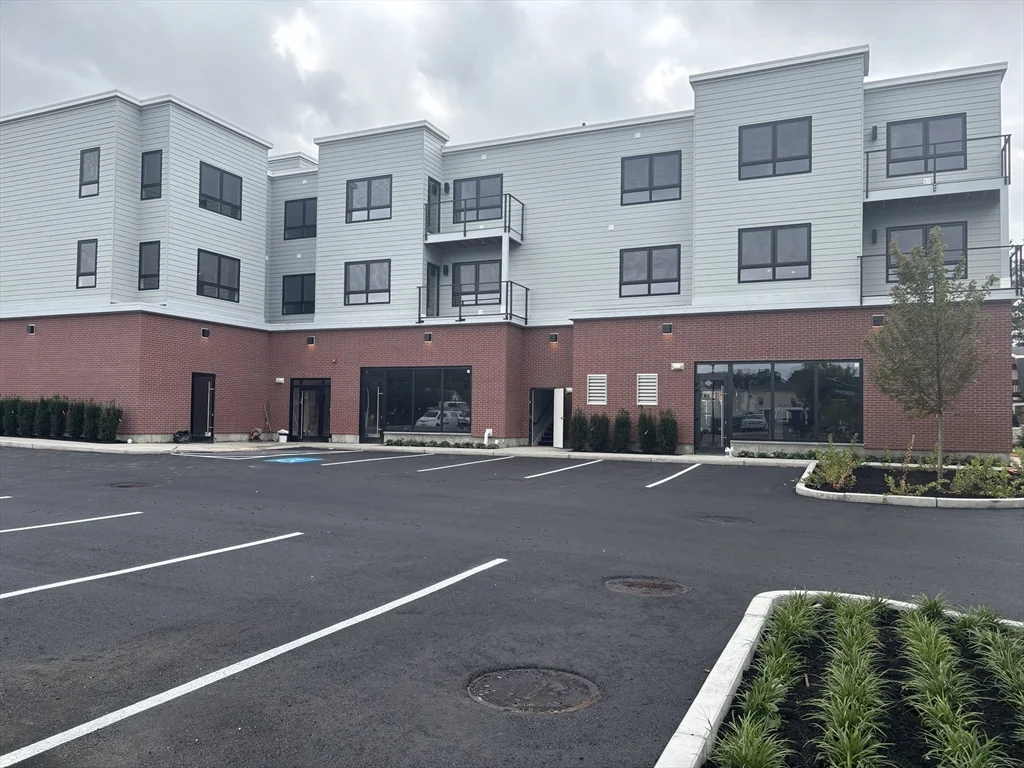 1391 Main St, Walpole