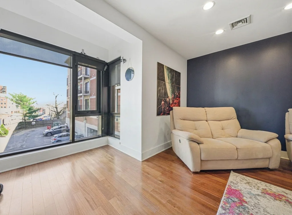 533 Cambridge St, Allston