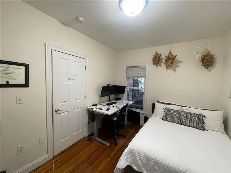 23 Hall St, Powder House Square