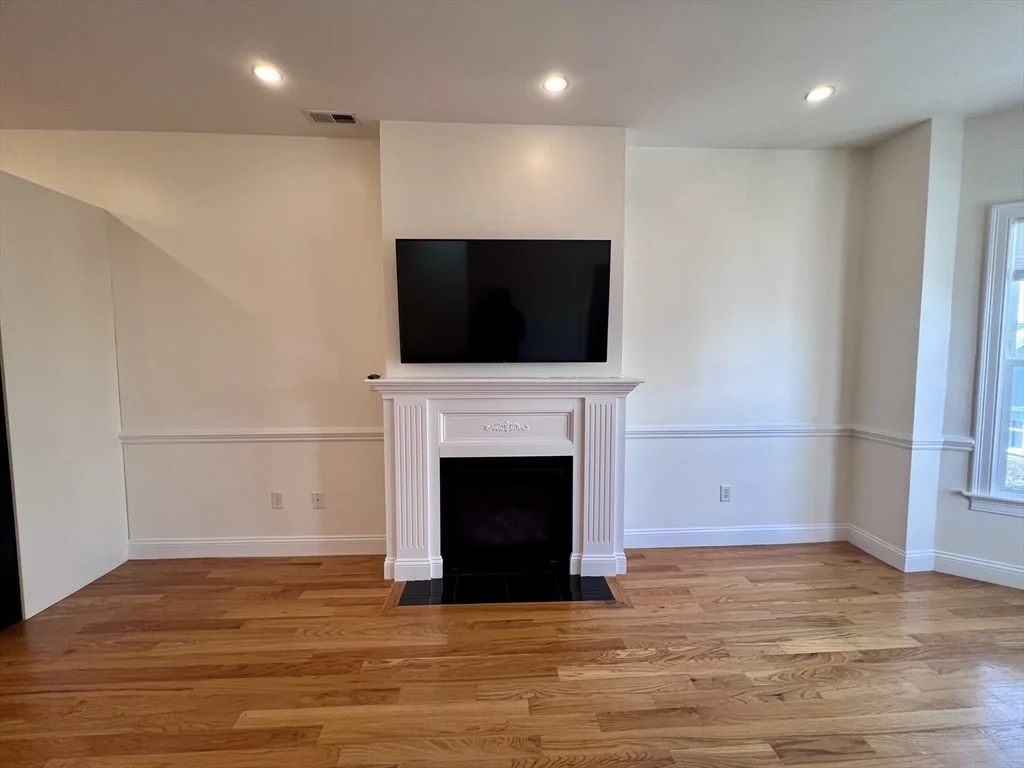 150-1/2 M St, South Boston